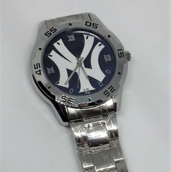 New York Yankees Fashion Watch - Picture 3 of 5